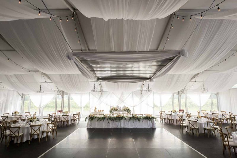 Chapiteau Le Vignoble wedding reception tent decoration