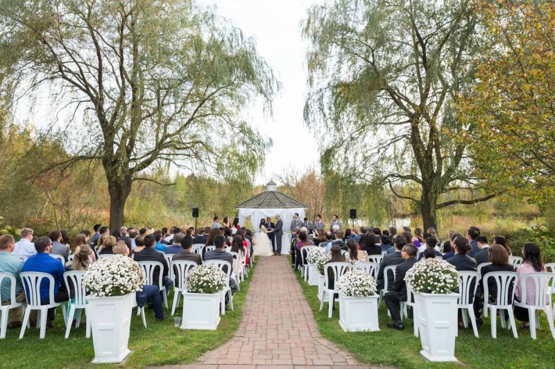 Auberge des Gallant outdoor wedding ceremony